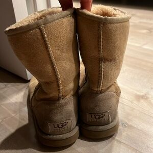 Uggs sand color in size women’s 6